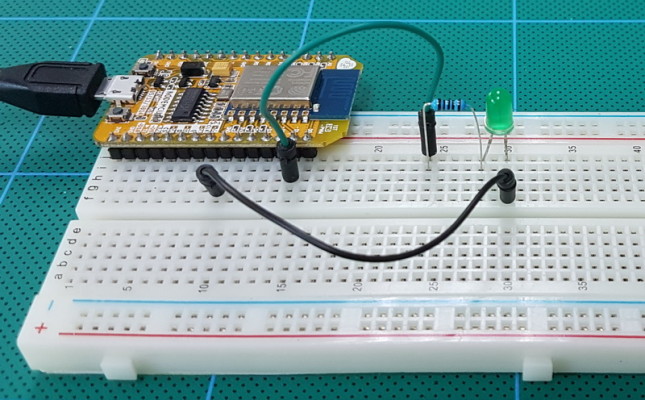 ESP8266_020_Sketch01_Breadboard._800